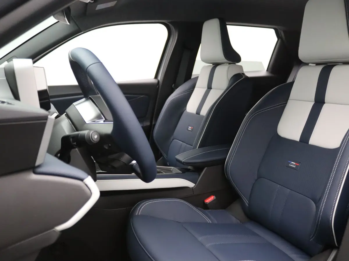 GT Premium 52 kWh Lichtmetalen Velgen 19" Snowflake Diamantee / Remklauwen rood Daklijst Hypersatin | Franse vlag op C-stijl