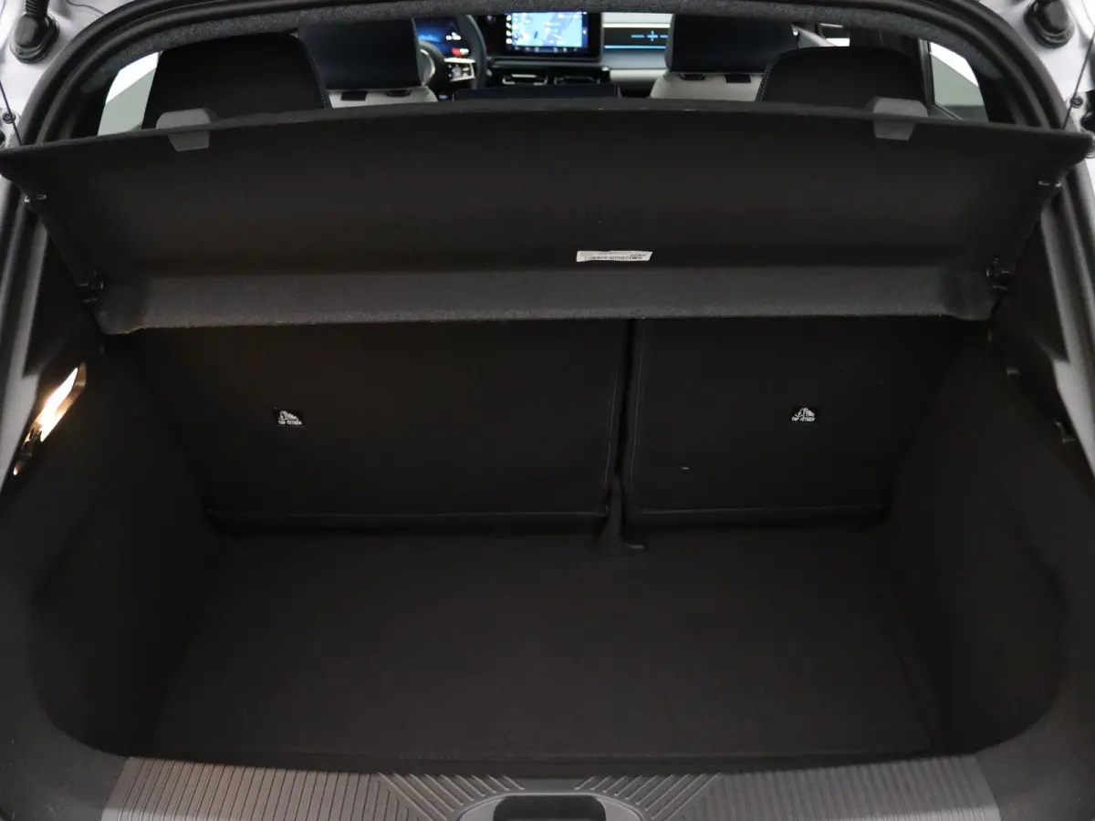 GT Premium 52 kWh Lichtmetalen Velgen 19" Snowflake Diamantee / Remklauwen rood Daklijst Hypersatin | Franse vlag op C-stijl