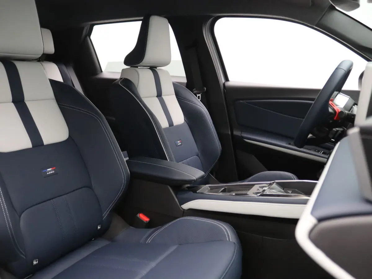 GT Premium 52 kWh Lichtmetalen Velgen 19" Snowflake Diamantee / Remklauwen rood Daklijst Hypersatin | Franse vlag op C-stijl