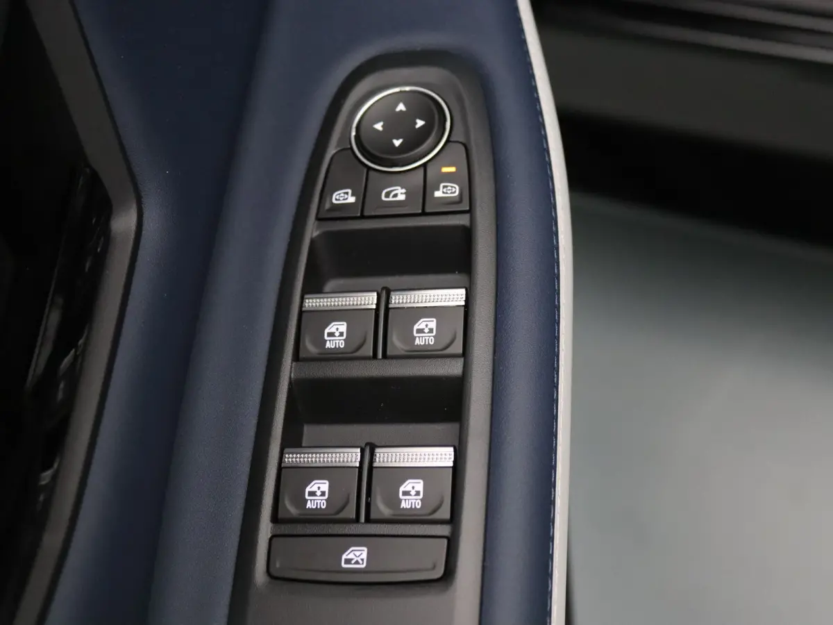 GT Premium 52 kWh Lichtmetalen Velgen 19" Snowflake Diamantee / Remklauwen rood Daklijst Hypersatin | Franse vlag op C-stijl