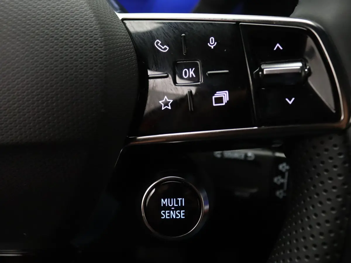 E-Tech full hybrid techno 200pk Camera | Adapt. Cruise | Parkeersens. v+a | Stoel-/stuur-/voorruitverw.
