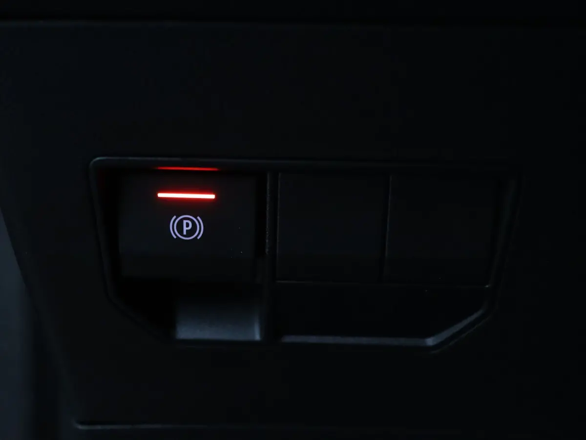 140pk Hybrid Journey Automaat 360° Camera | Cruise | Parkeersens. v+a | Stoel-/stuurverw.
