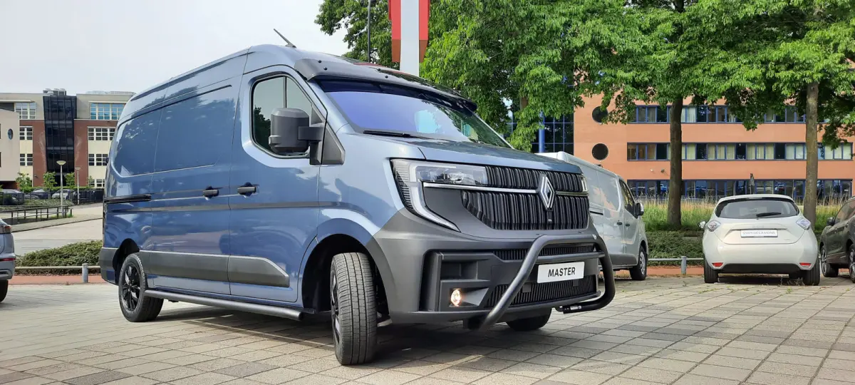 T35 2.0 dCi 130 L2H2 Advance Stam Limité 75 Bullbar | Sidebars | 17"inch Lichtmetalen velgen
