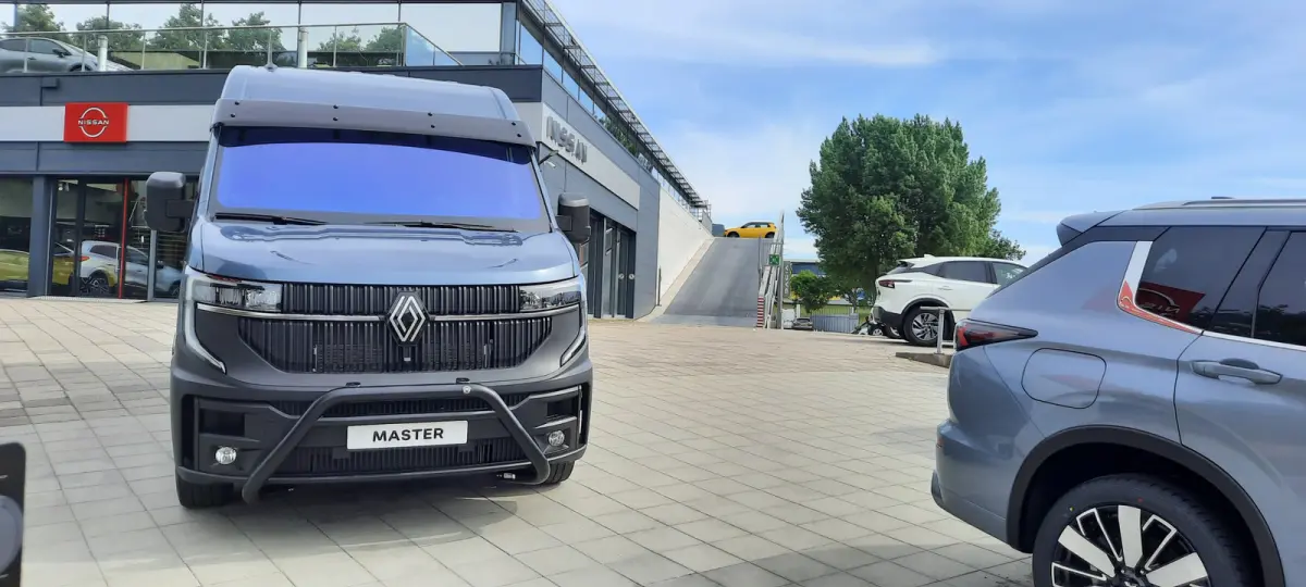 T35 2.0 dCi 130 L2H2 Advance Stam Limité 75 Bullbar | Sidebars | 17"inch Lichtmetalen velgen