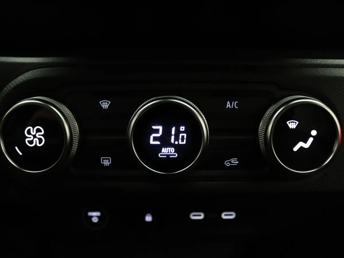 urban range techno 27.5 kWh Camera | Adapt. Cruise | Navi | Parkeersens. v+a | Stoelverw.