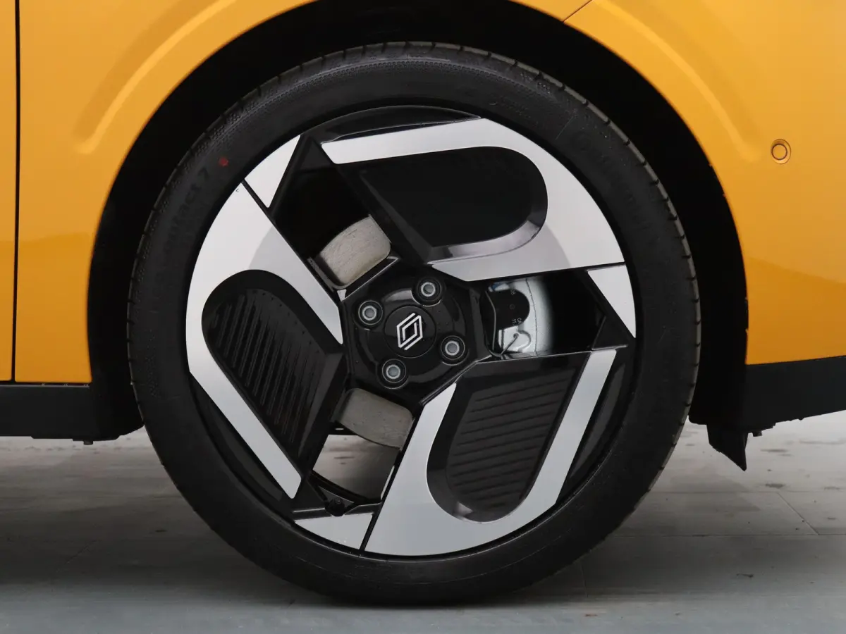 urban range techno 27.5 kWh Camera | Adapt. Cruise | Navi | Parkeersens. v+a | Stoelverw.