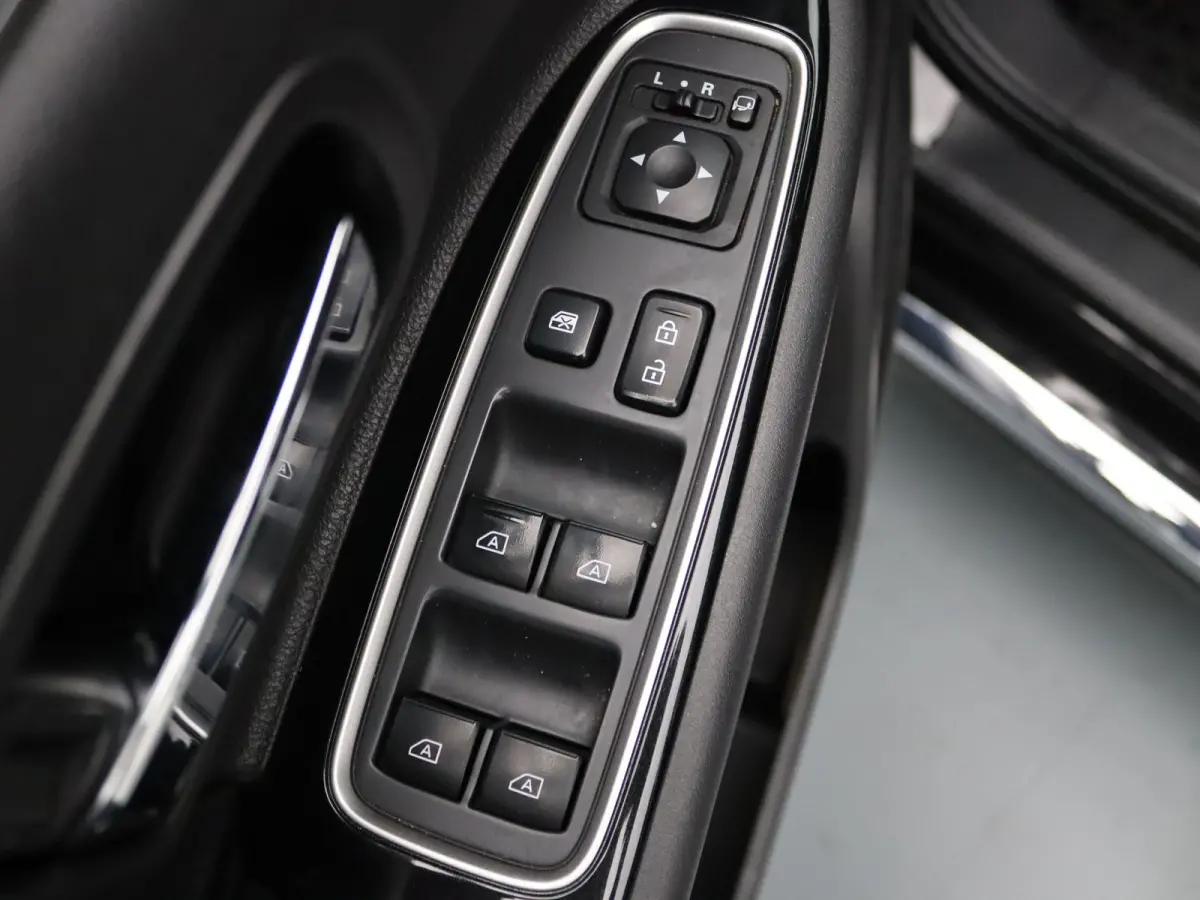 PHEV Intense 225pk Camera | Cruise | Navi | Stoelverw.