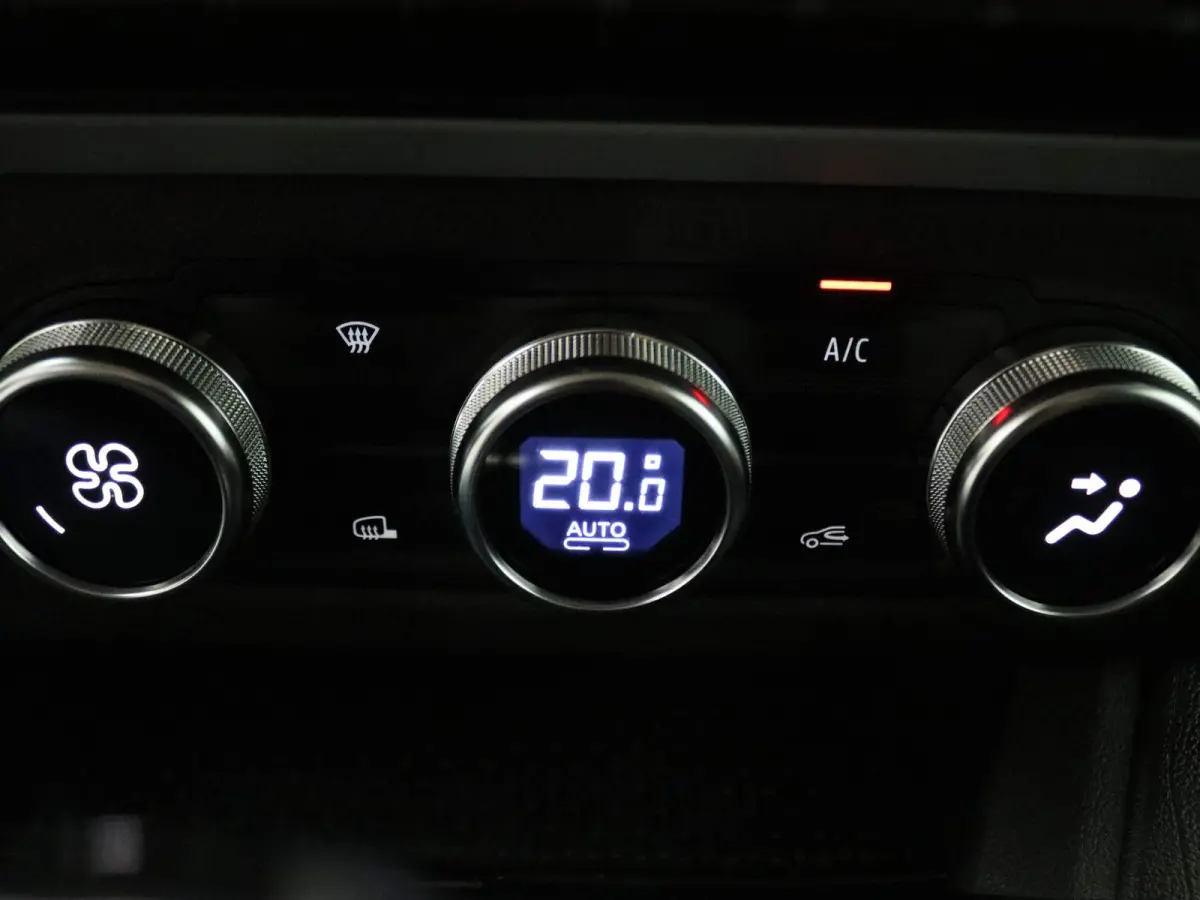 N-Connecta L1 45 kWh Carplay | Climate | Cruise | Parksens. v+a