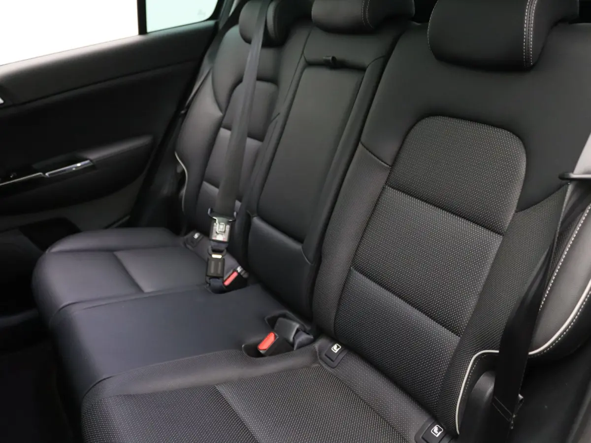 1.6 T-GDI Black Edition 177pk Automaat JBL | Camera | Parkeersens. v+a | Stoelverw. | Panoramadak