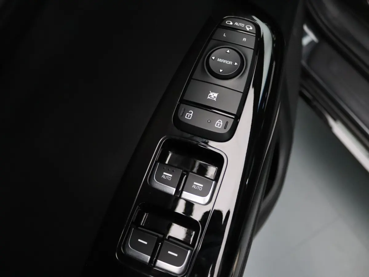 1.6 T-GDI Black Edition 177pk Automaat JBL | Camera | Parkeersens. v+a | Stoelverw. | Panoramadak