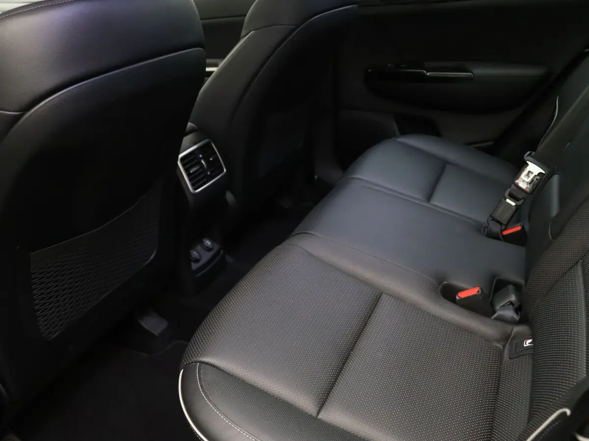 1.6 T-GDI Black Edition 177pk Automaat JBL | Camera | Parkeersens. v+a | Stoelverw. | Panoramadak