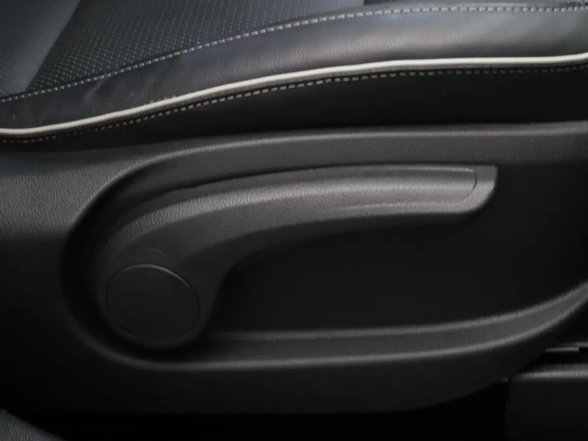 1.6 T-GDI Black Edition 177pk Automaat JBL | Camera | Parkeersens. v+a | Stoelverw. | Panoramadak