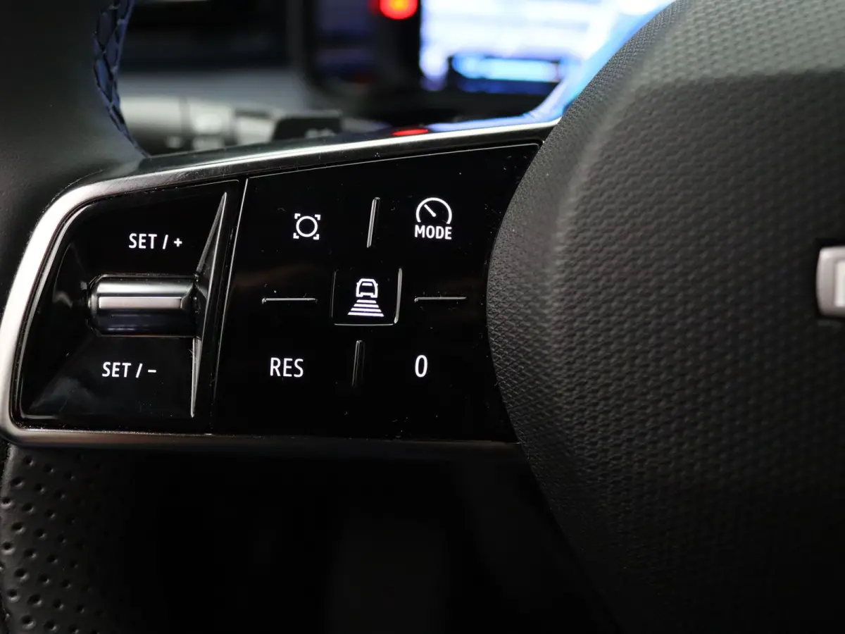 EVOLVE 52 kWh Harman Kardon | Camera | Adapt. Cruise | Parkeersens. v+a | Stoel-/stuurverw.