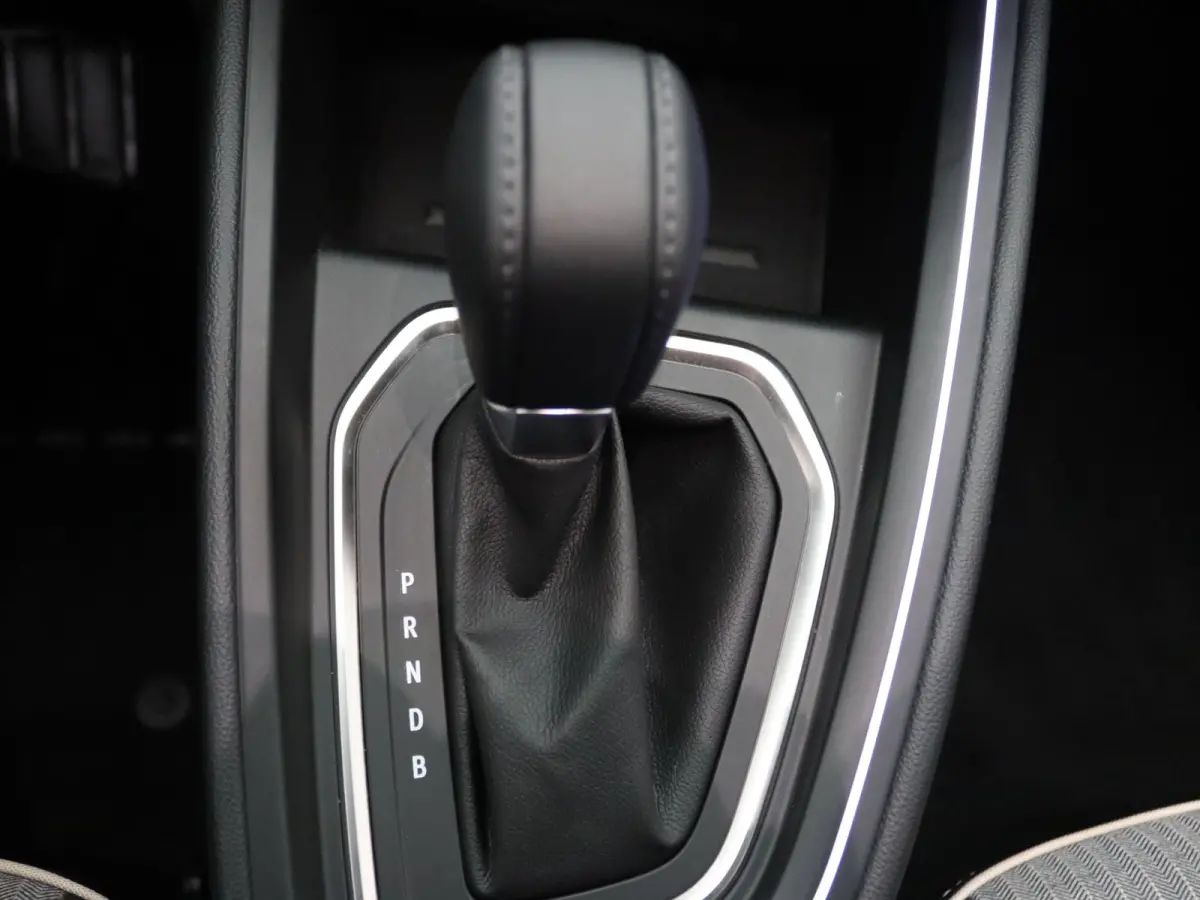 E-Tech Full Hybrid techno 145pk 360° Camera | Cruise | Navi | Parkeersens. v+a | Stoel-/stuurverw.