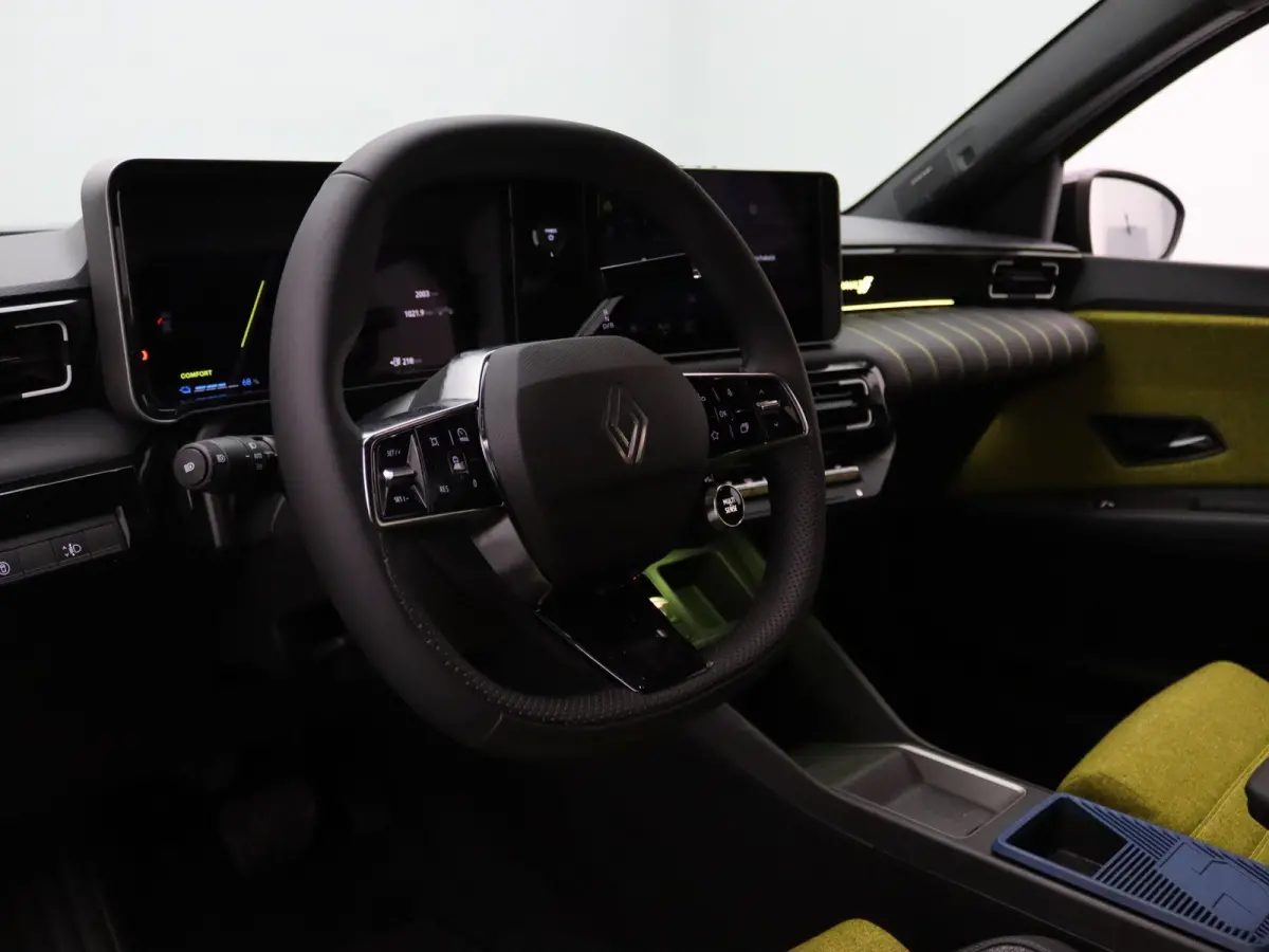 comfort range iconic cinq 52 kWh Harman Kardon | Camera | Adapt. Cruise | Stoel-/stuurverw.