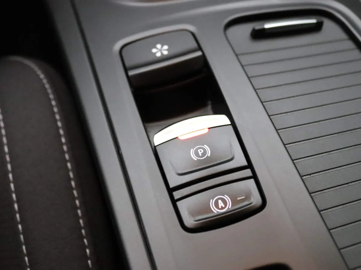 Estate Plug-In Hybrid 160pk Business Zen Airco | Cruisecontrol | Navi | Parksens. v+a