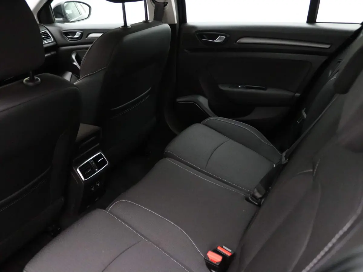 Estate Plug-In Hybrid 160pk Business Zen Airco | Cruisecontrol | Navi | Parksens. v+a