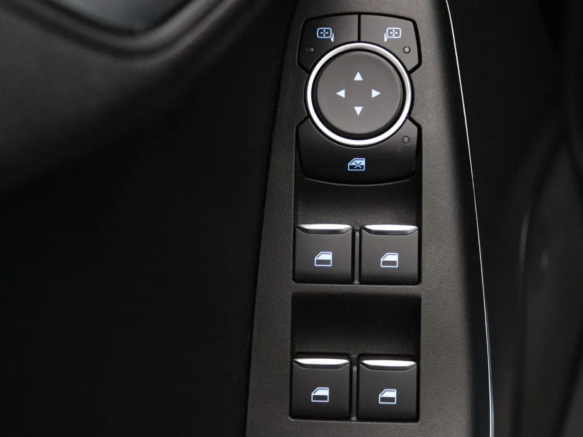 EcoBoost Hybrid Titanium 125pk Cruise | Climate | Carplay | Parkeersens. achter