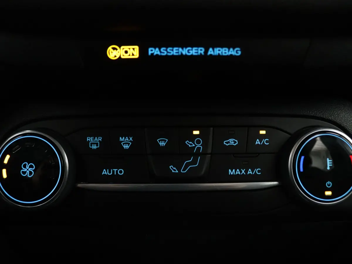 EcoBoost Hybrid Titanium 125pk Cruise | Climate | Carplay | Parkeersens. achter
