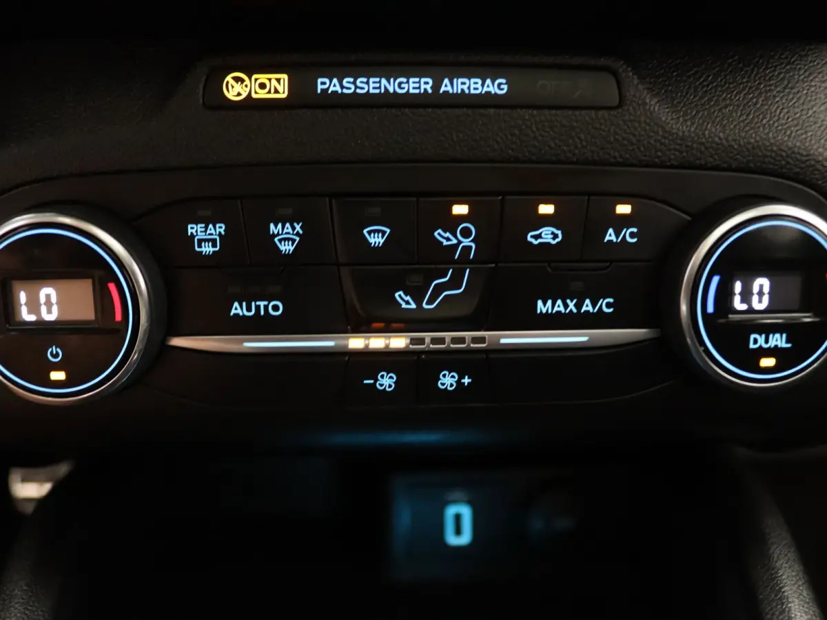 EcoBoost ST Line Business 125pk Cruise | Navi | Parkeersens. v+a | Panoramadak