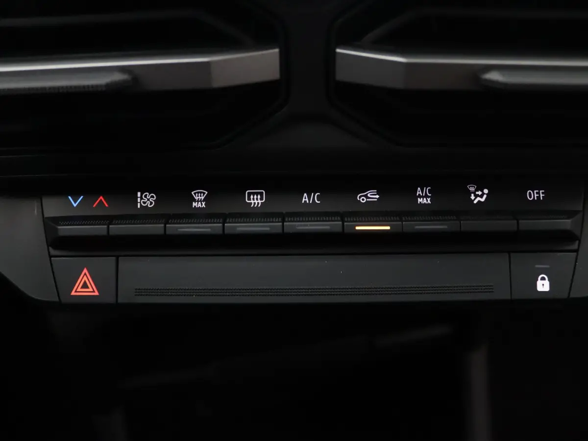 Hybrid 140pk Expression Camera | Carplay | Navi