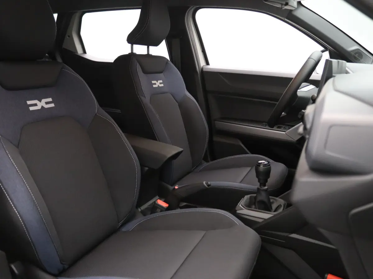 Hybrid 140pk Expression Camera | Carplay | Navi