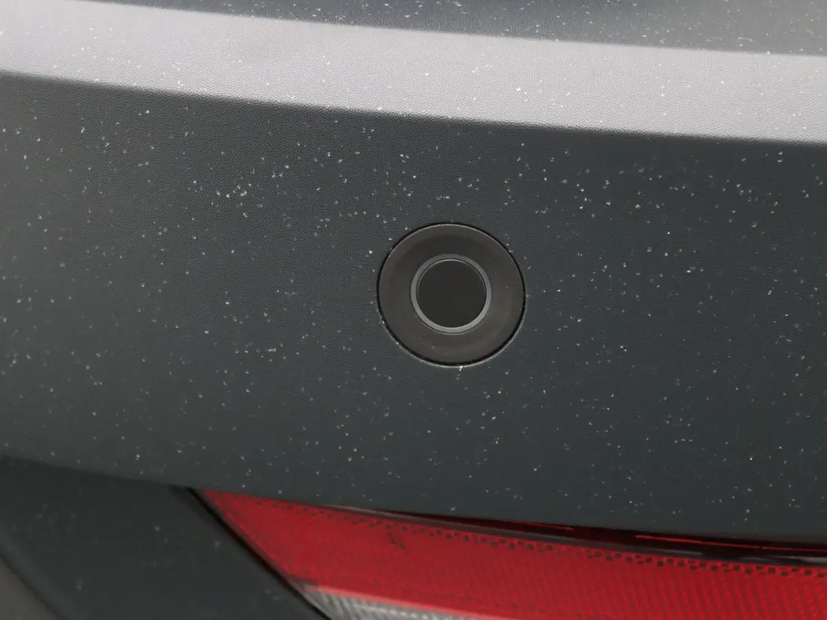 Hybrid 140pk Expression Camera | Carplay | Navi