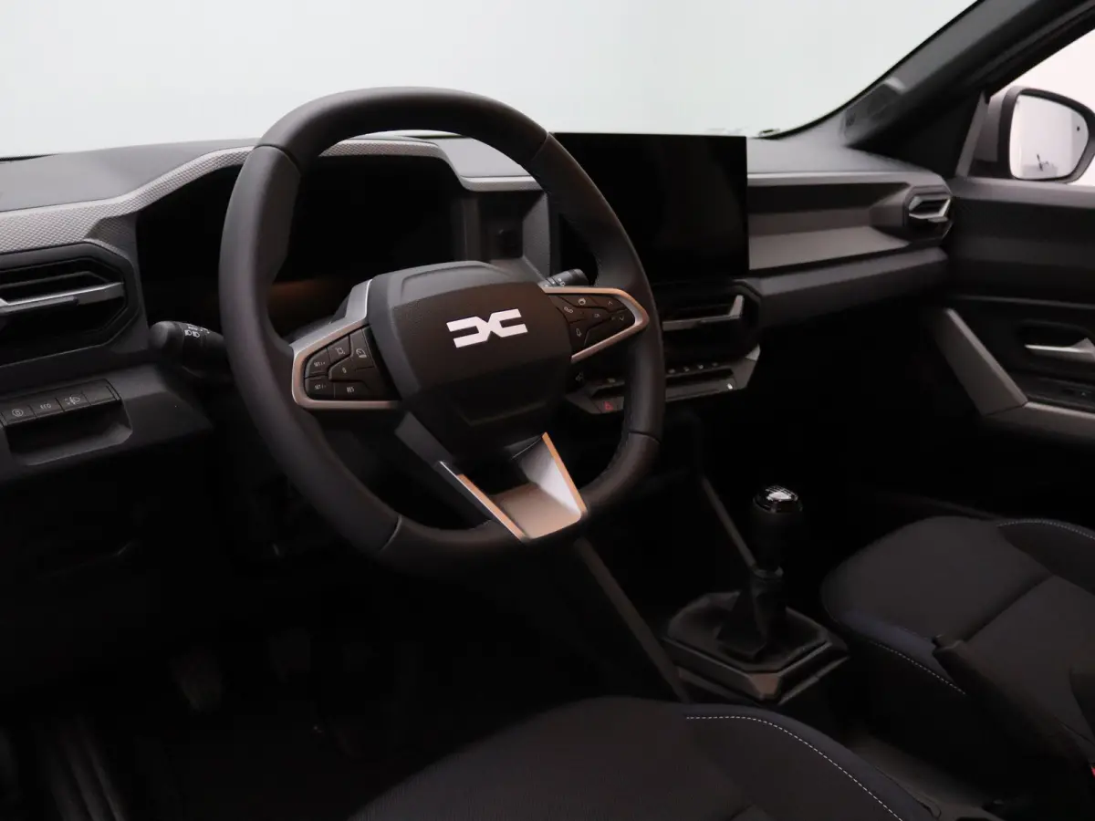 Hybrid 140pk Expression Camera | Carplay | Navi