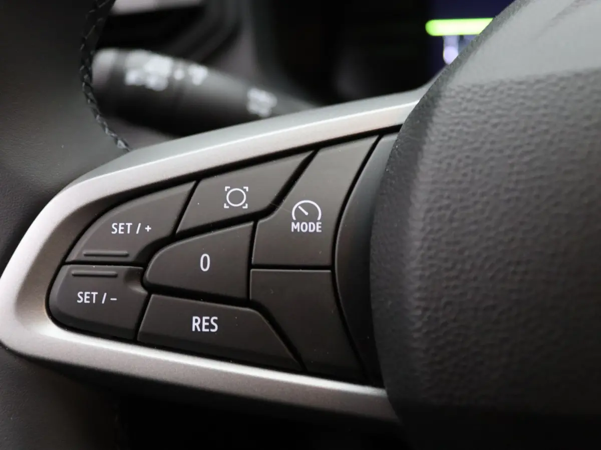 Hybrid 140pk Expression Camera | Carplay | Navi