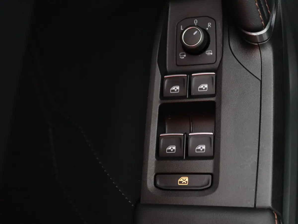 e-Hybrid 245pk VZ Performance Voorstoelen verwarmd |  Apple Carplay/Android Auto
