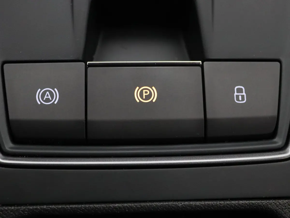 e-Hybrid 245pk VZ Performance Voorstoelen verwarmd |  Apple Carplay/Android Auto