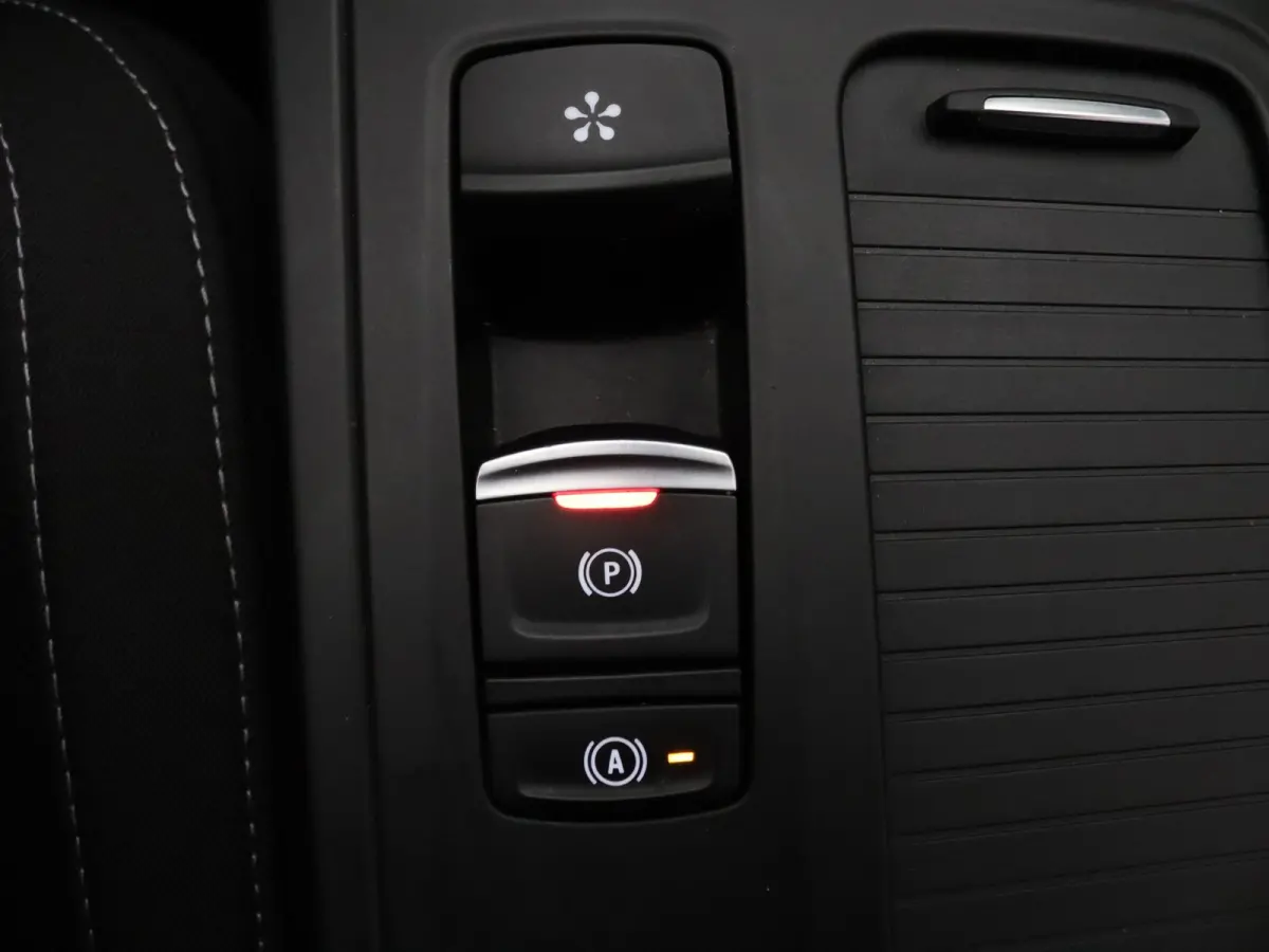 Estate Plug-In Hybrid 160PK Business Zen Cruise | Climate | Navi | Parkeersens. v+a