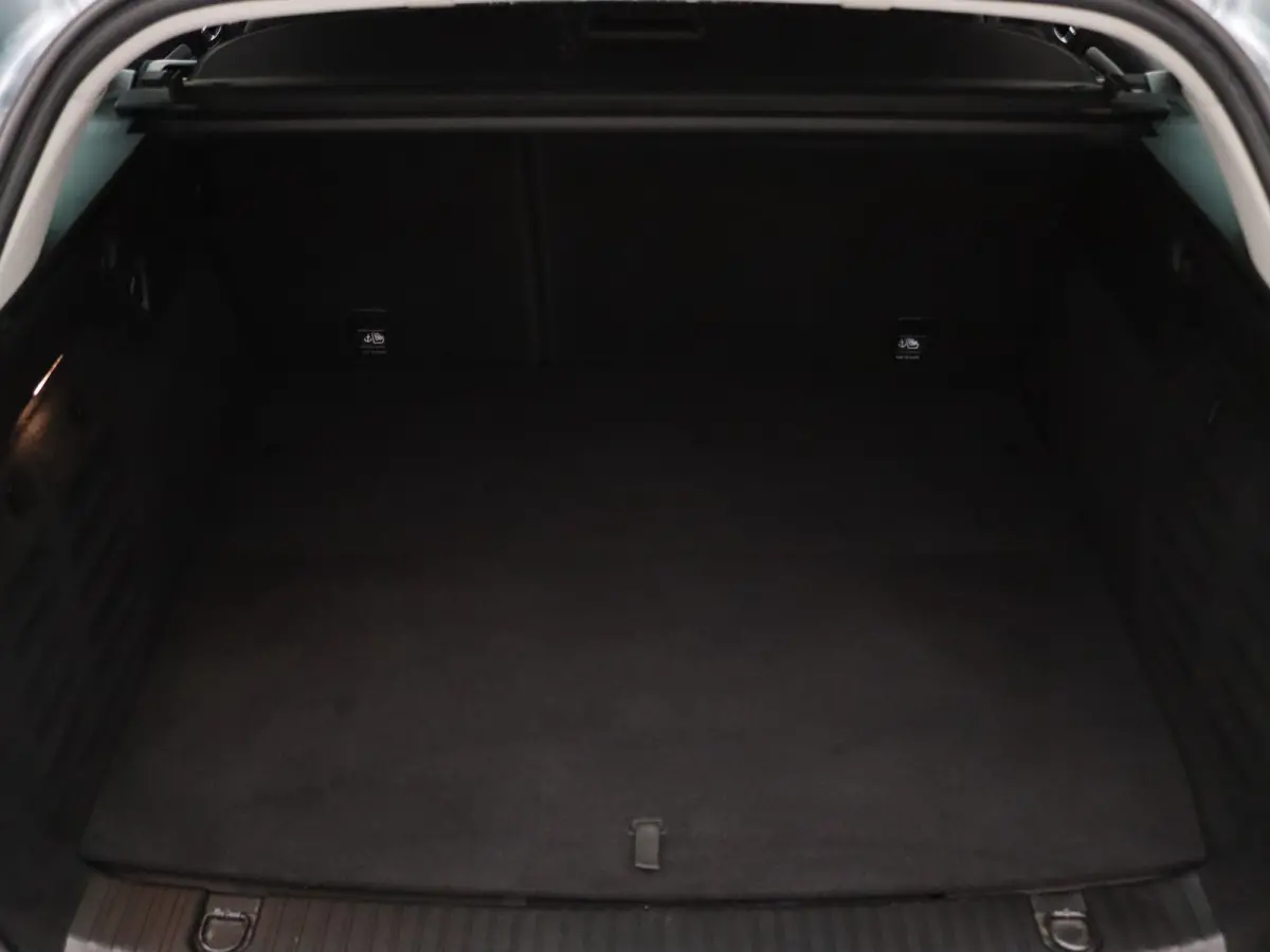 Estate Plug-In Hybrid 160PK Business Zen Cruise | Climate | Navi | Parkeersens. v+a