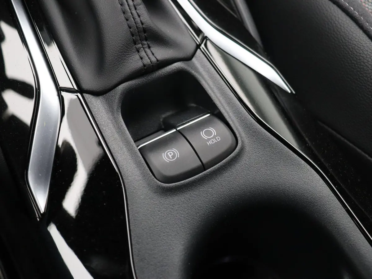 Hybrid 140 Dynamic | Stoel, Stuur en voorruitverwarming | Apple Carplay & Android Auto | Achteruitrijcamera |