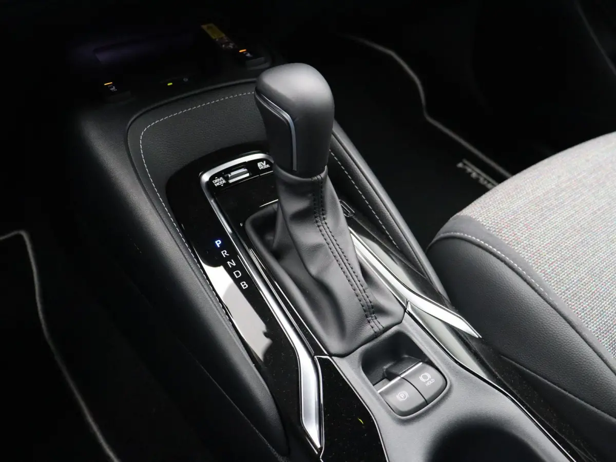 Hybrid 140 Dynamic | Stoel, Stuur en voorruitverwarming | Apple Carplay & Android Auto | Achteruitrijcamera |