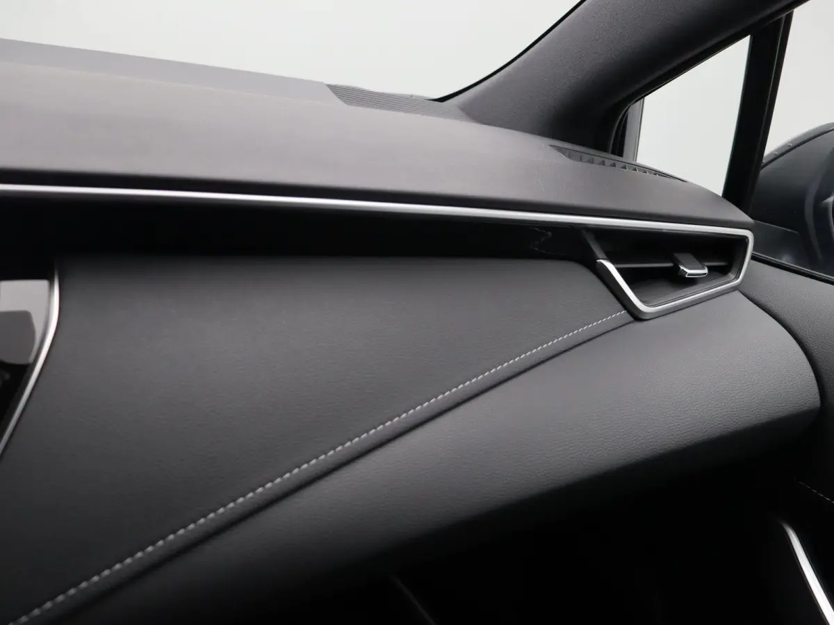 Hybrid 140 Dynamic | Stoel, Stuur en voorruitverwarming | Apple Carplay & Android Auto | Achteruitrijcamera |