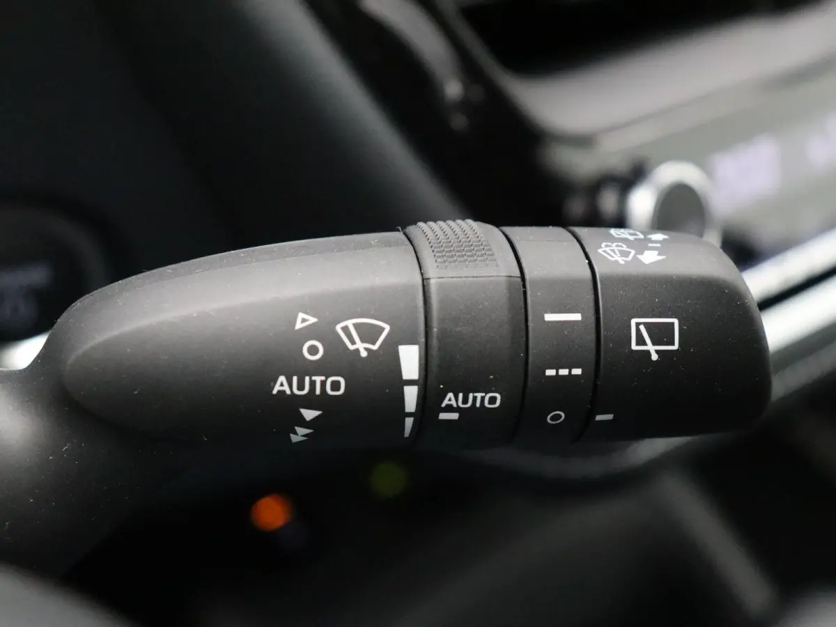 Hybrid 140 Dynamic | Stoel, Stuur en voorruitverwarming | Apple Carplay & Android Auto | Achteruitrijcamera |