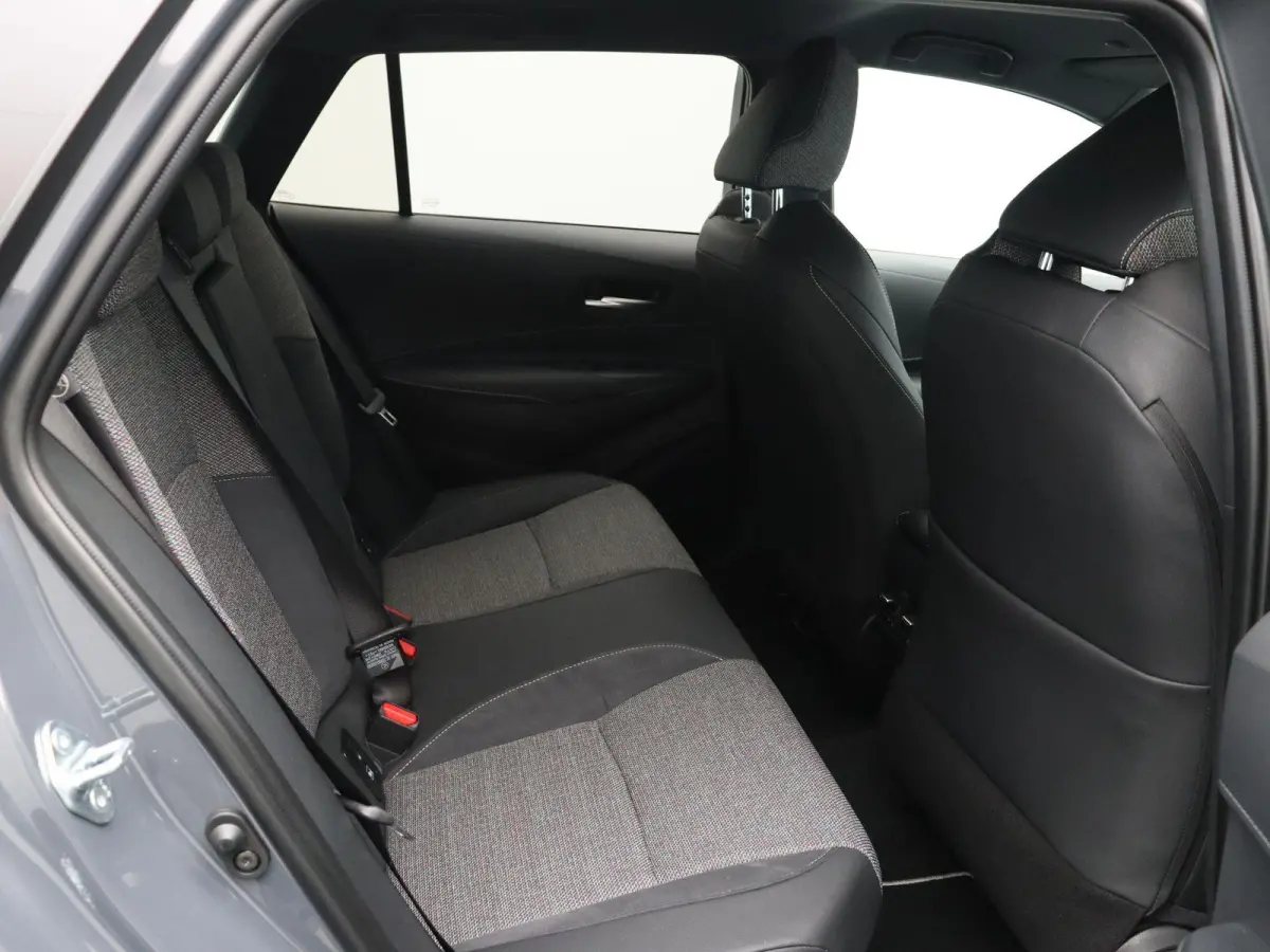 Hybrid 140 Dynamic | Stoel, Stuur en voorruitverwarming | Apple Carplay & Android Auto | Achteruitrijcamera |