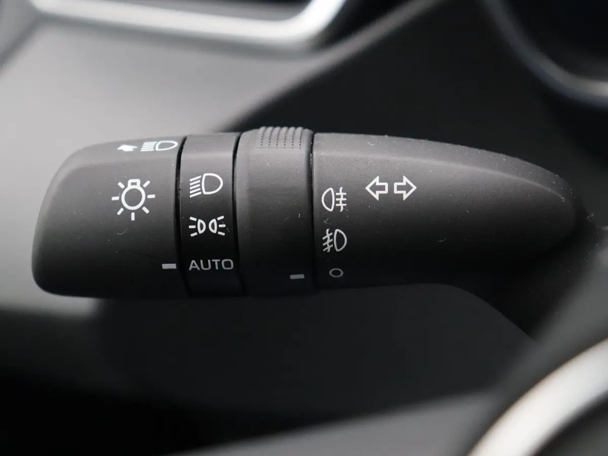 Hybrid 140 Dynamic | Stoel, Stuur en voorruitverwarming | Apple Carplay & Android Auto | Achteruitrijcamera |