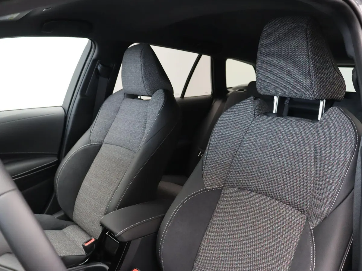 Hybrid 140 Dynamic | Stoel, Stuur en voorruitverwarming | Apple Carplay & Android Auto | Achteruitrijcamera |