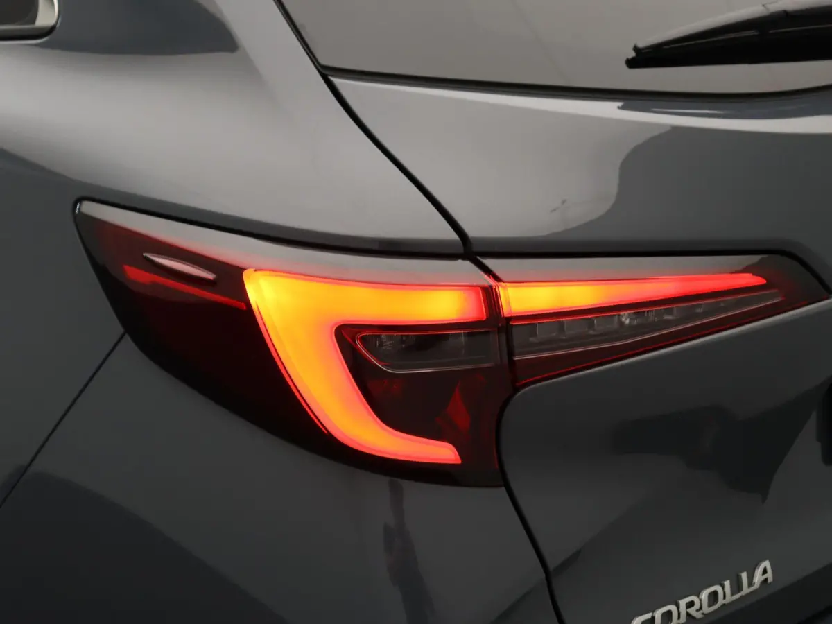 Hybrid 140 Dynamic | Stoel, Stuur en voorruitverwarming | Apple Carplay & Android Auto | Achteruitrijcamera |