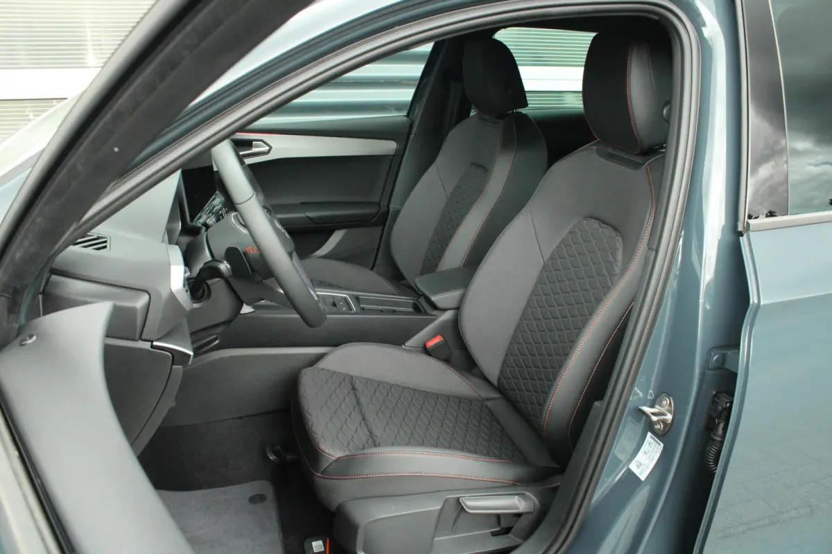 1.5 TSI e-Hybrid 204pk FR Business | Black Pakket | Verlaagd | 18" Velgen