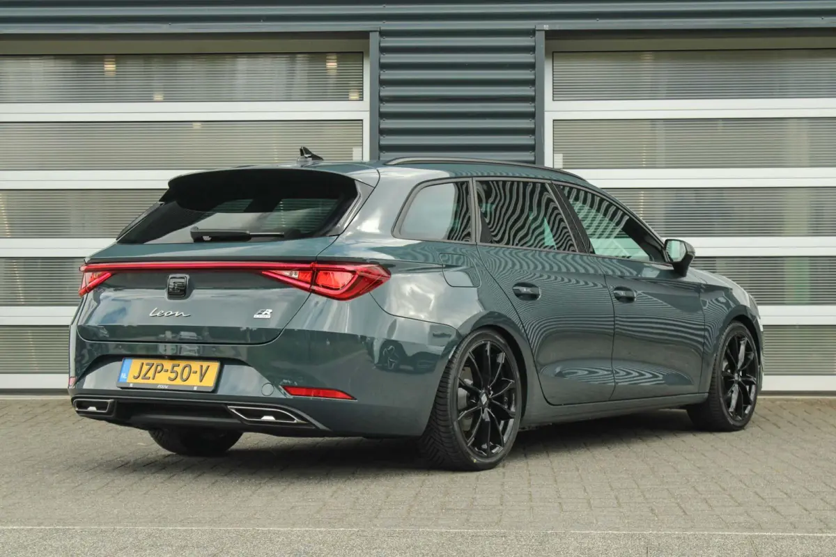 1.5 TSI e-Hybrid 204pk FR Business | Black Pakket | Verlaagd | 18" Velgen