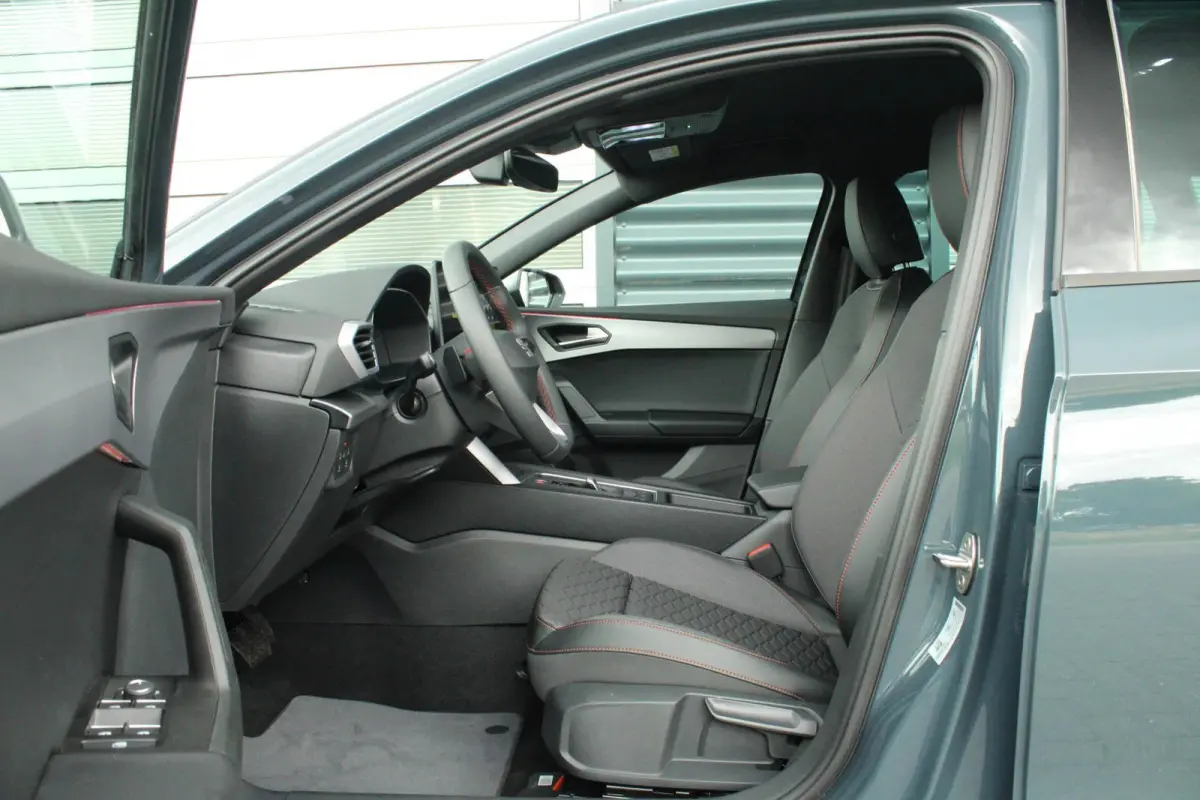 1.5 TSI e-Hybrid 204pk FR Business | Black Pakket | Verlaagd | 18" Velgen