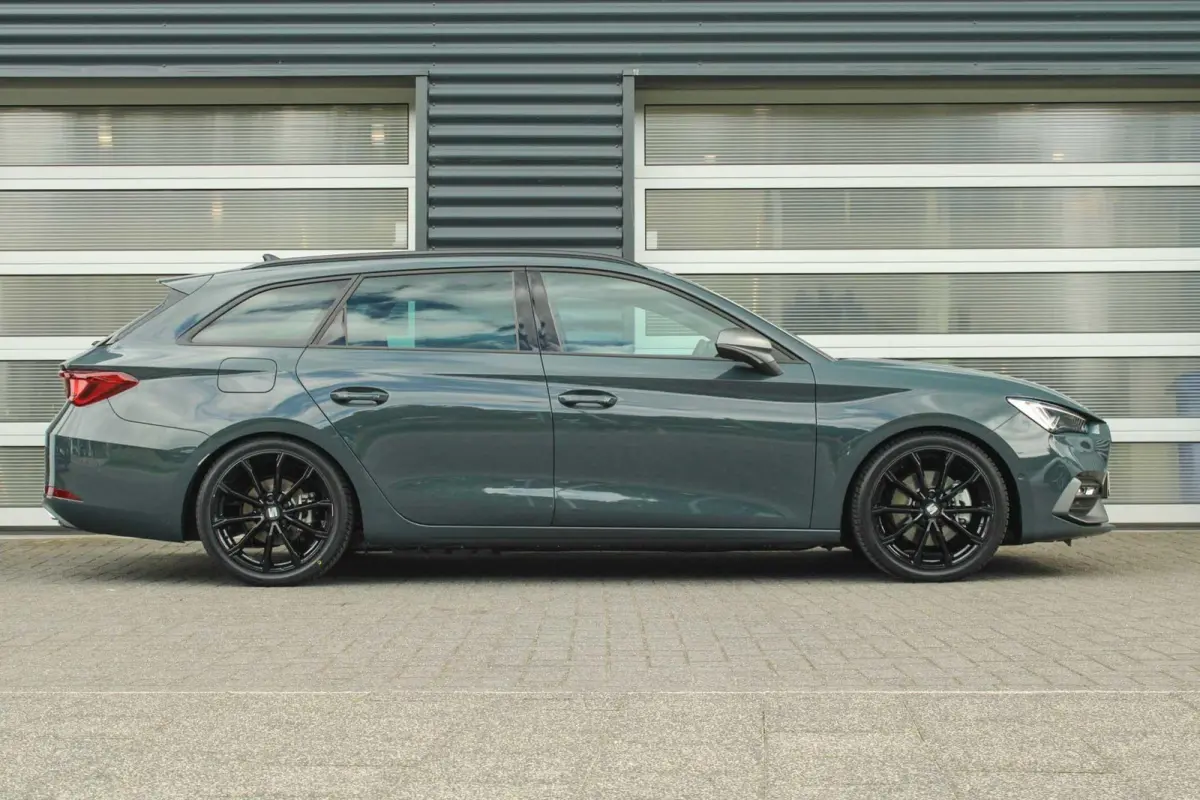 1.5 TSI e-Hybrid 204pk FR Business | Black Pakket | Verlaagd | 18" Velgen