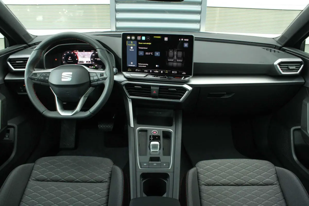 1.5 TSI e-Hybrid 204pk FR Business | Black Pakket | Verlaagd | 18" Velgen