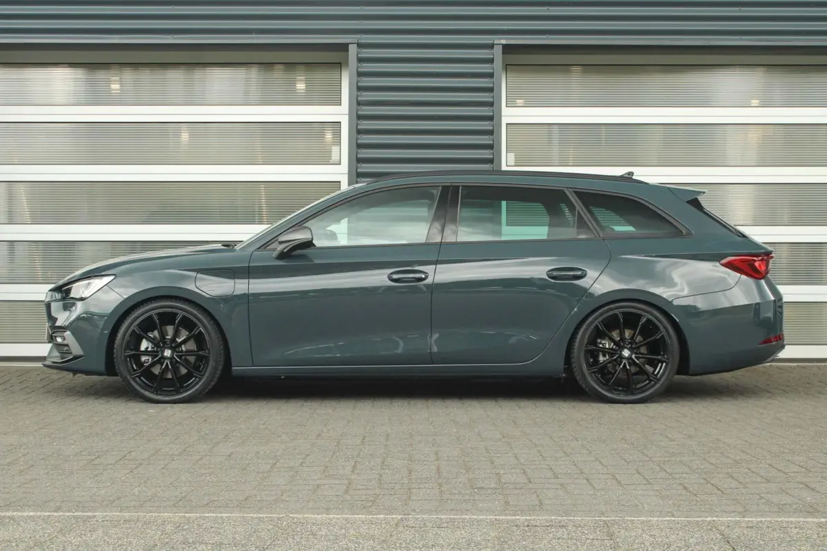 1.5 TSI e-Hybrid 204pk FR Business | Black Pakket | Verlaagd | 18" Velgen