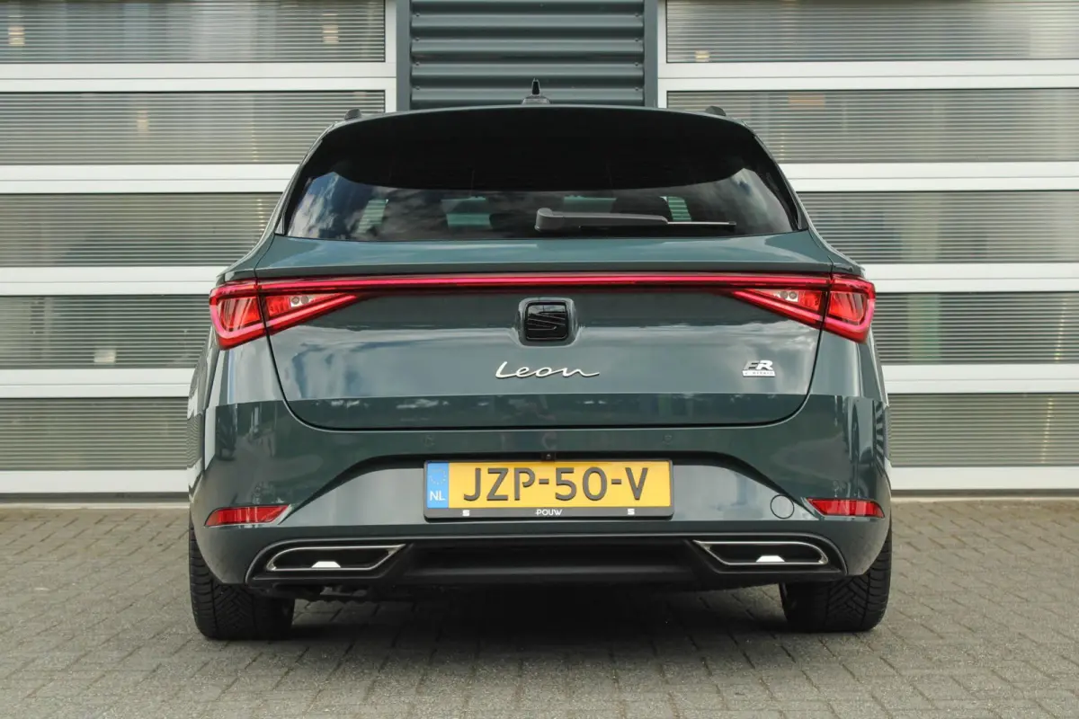 1.5 TSI e-Hybrid 204pk FR Business | Black Pakket | Verlaagd | 18" Velgen