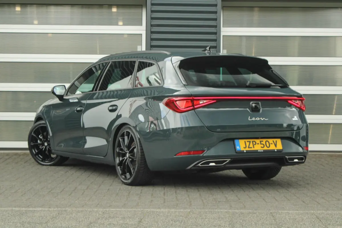 1.5 TSI e-Hybrid 204pk FR Business | Black Pakket | Verlaagd | 18" Velgen