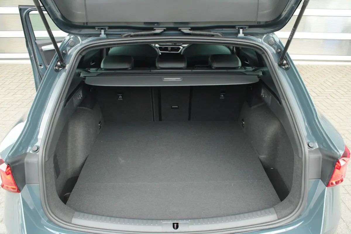 1.5 TSI e-Hybrid 204pk FR Business | Black Pakket | Verlaagd | 18" Velgen